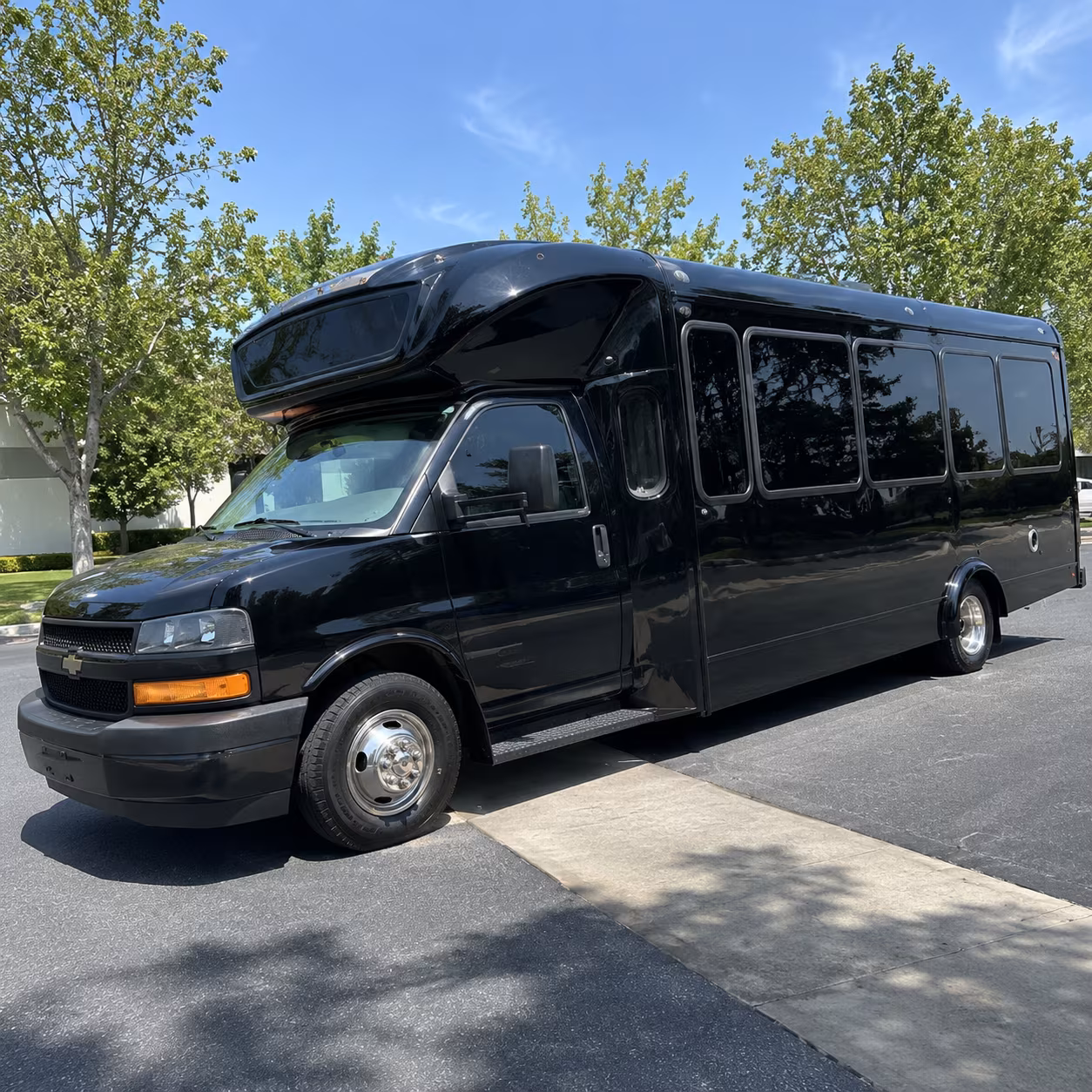pasadena 15 passenger party bus